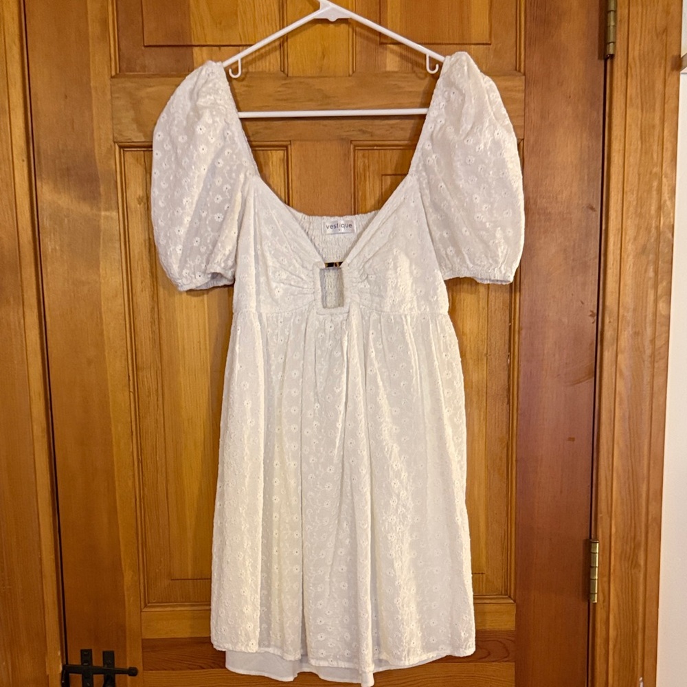 Vestique Textured White Top